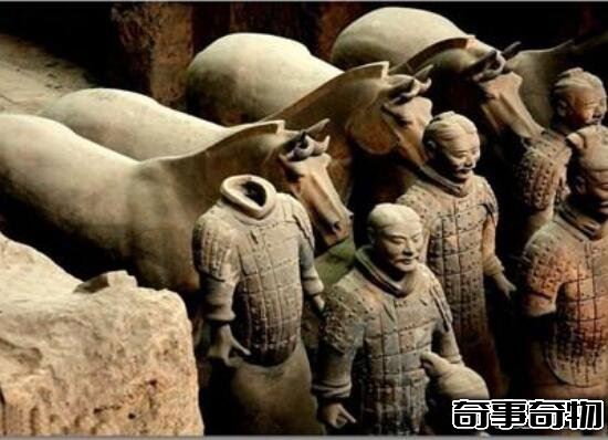 世界第八大奇跡秦陵兵馬俑 兵馬俑是真人做的嗎 陶俑制作