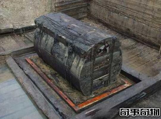 盜墓筆記九龍抬尸棺 東夏國萬奴王的巨型蚰蜓棺